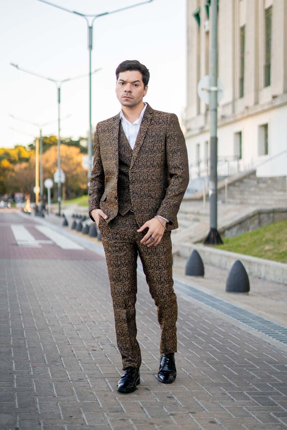 Traje de Tres Piezas Marrón Brocato para Hombre | Saco, Chaleco y Pantalón