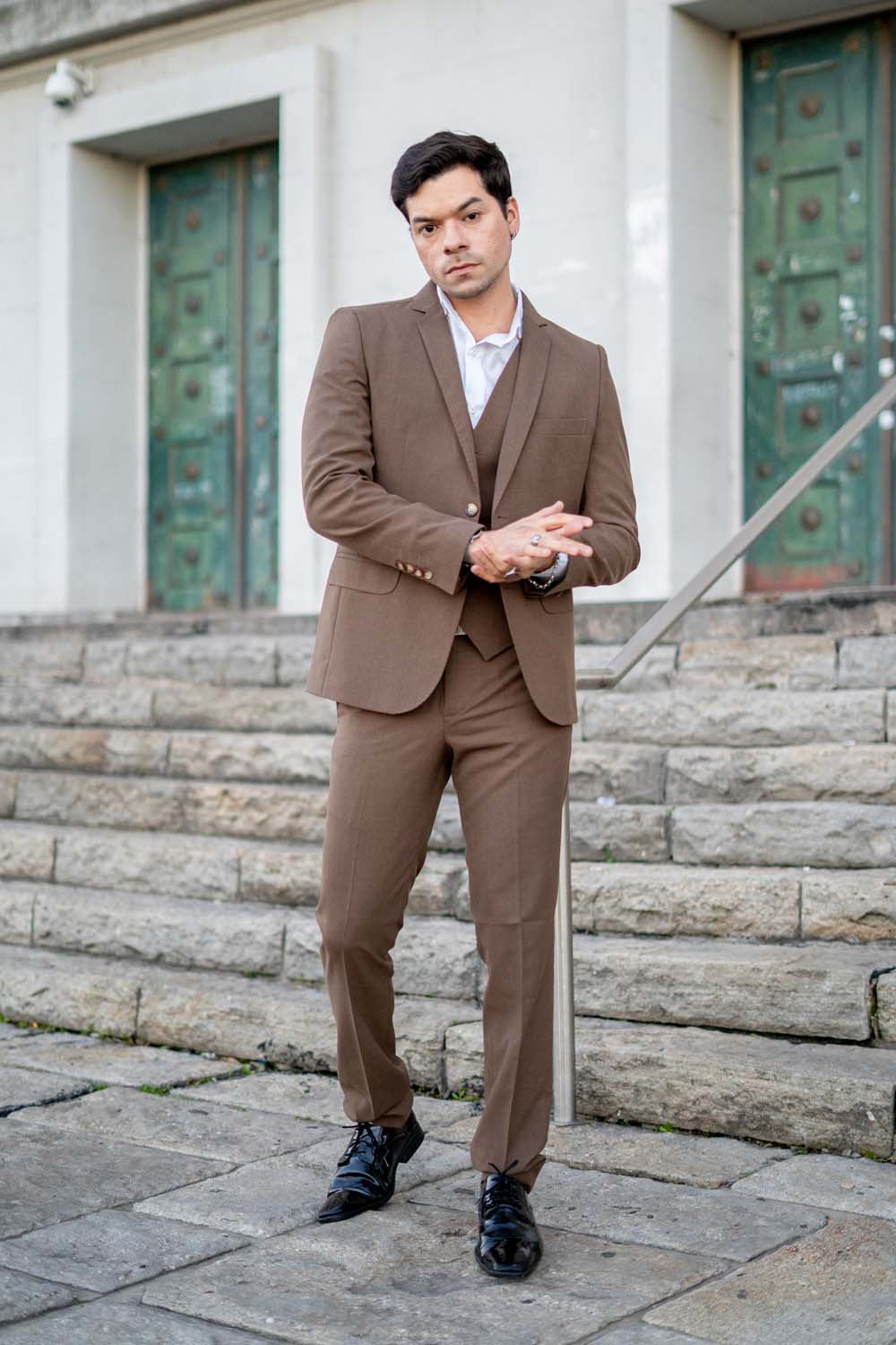 Traje de Tres Piezas Marrón Super 100 para Hombre | Saco, Chaleco y Pantalón