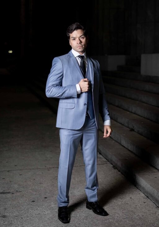 Traje de Tres Piezas Azul Acero en Lana Súper 100 – Corte Moderno