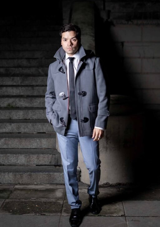 Tapado Montgomery para Hombre en Paño Gris Oscuro con Capucha Desmontable