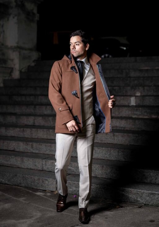 Tapado Montgomery para Hombre en Paño Chocolate con Capucha Desmontable