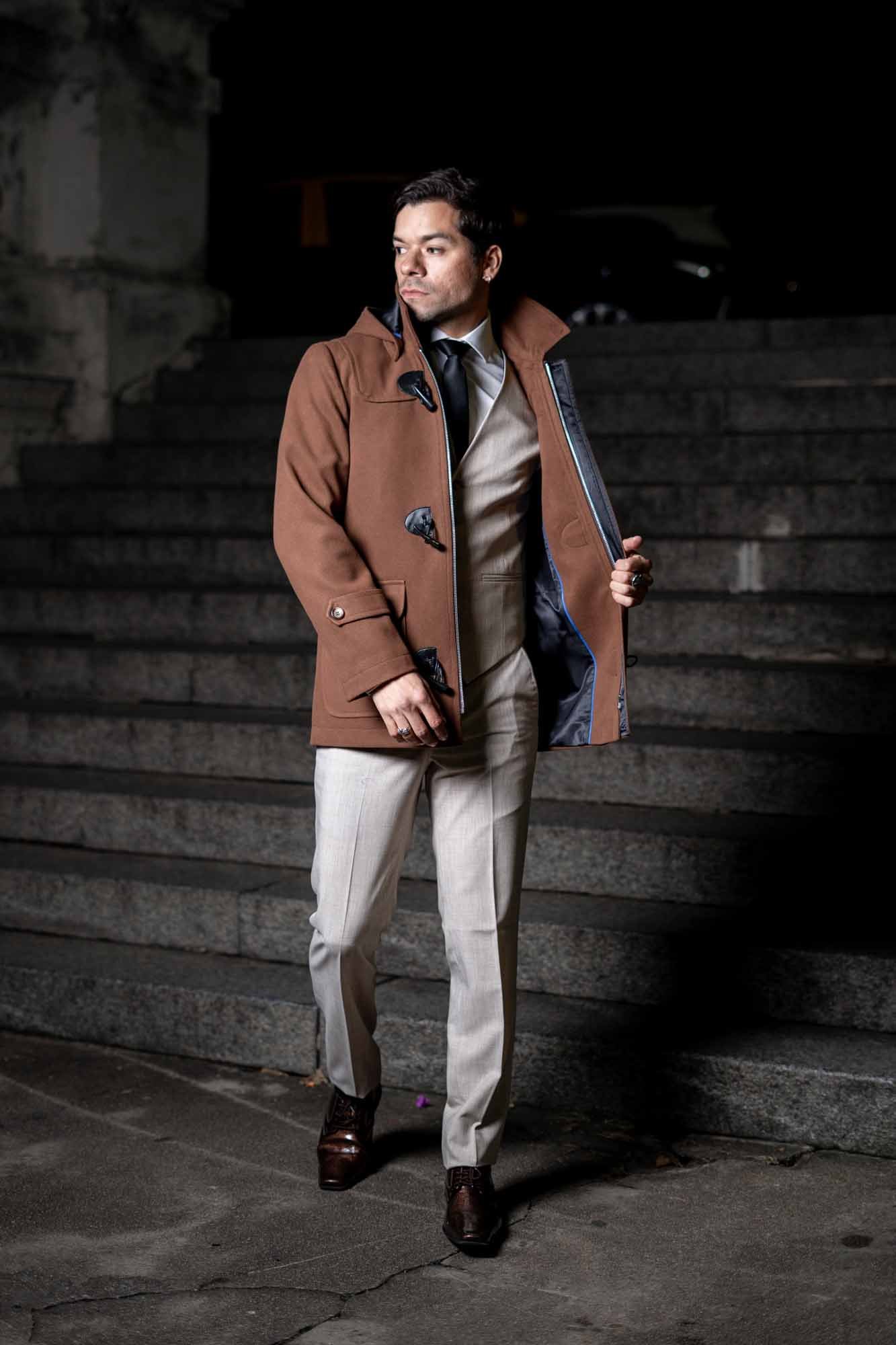 Tapado Montgomery para Hombre en Paño Chocolate con Capucha Desmontable