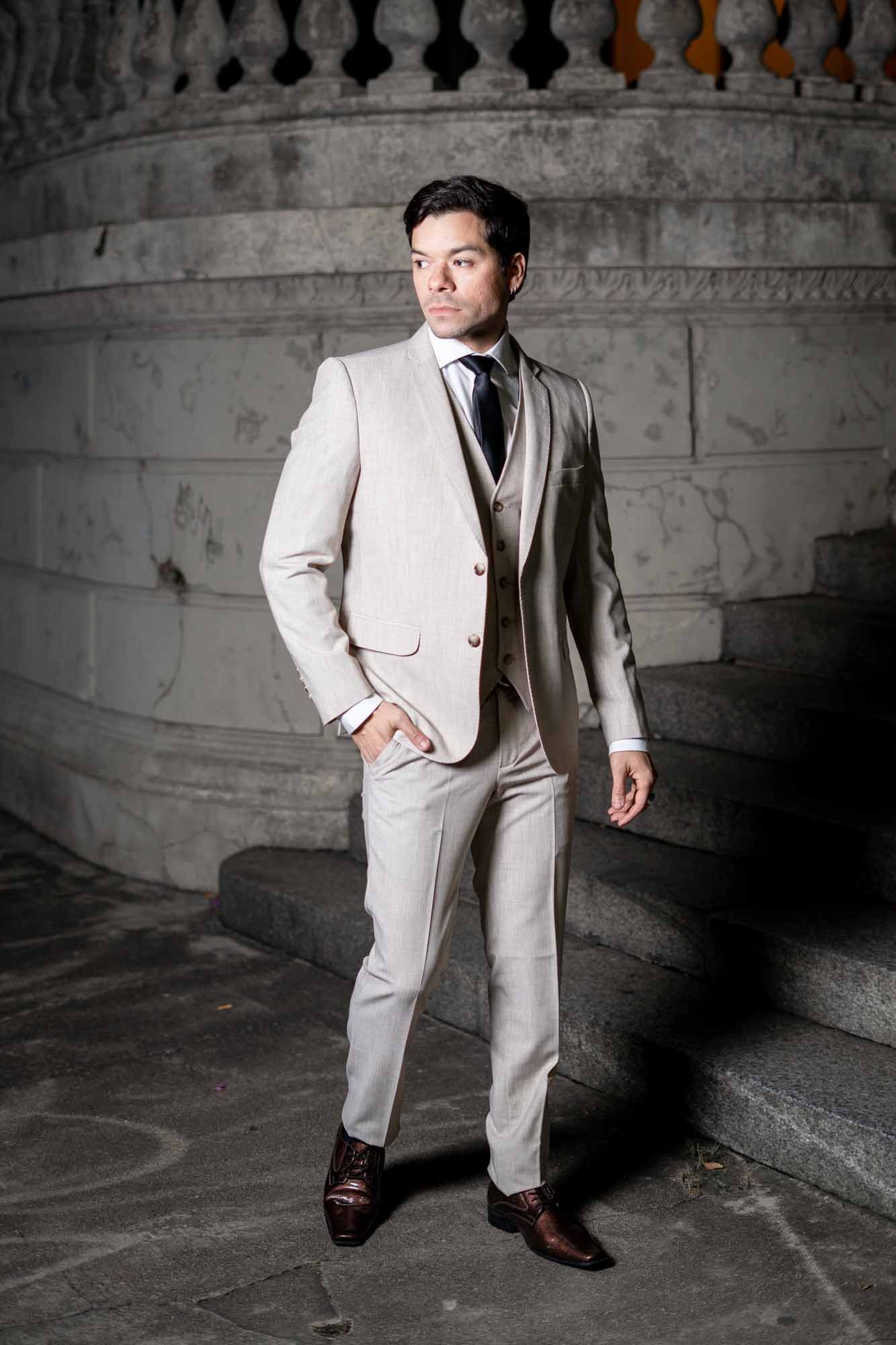 Traje de Tres Piezas para Hombre en Súper 100 Beige