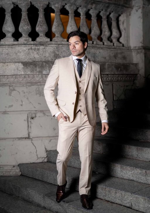 Traje de Tres Piezas para Hombre Beige con Cuadros en Súper 100