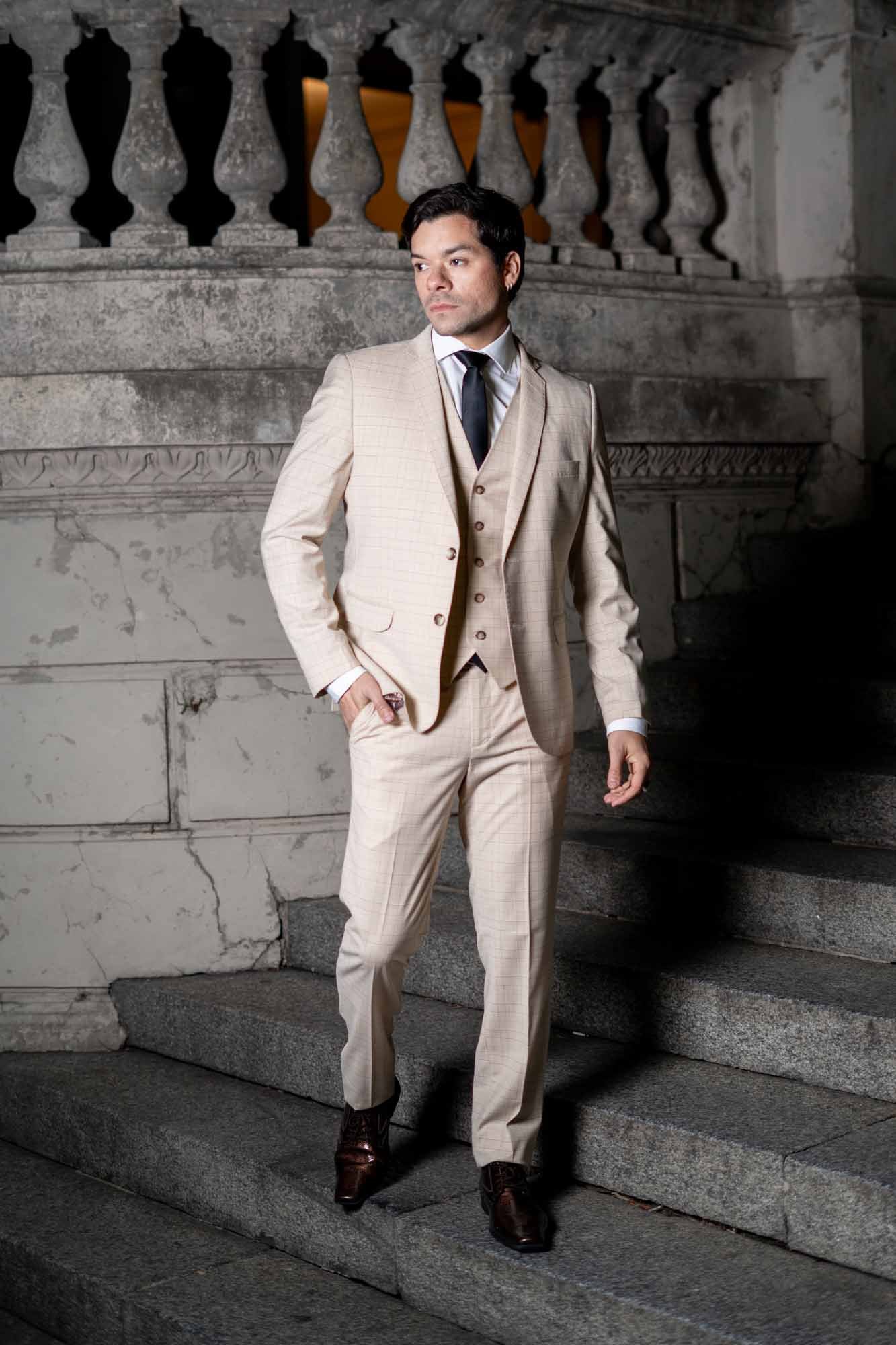 Traje de Tres Piezas para Hombre Beige con Cuadros en Súper 100