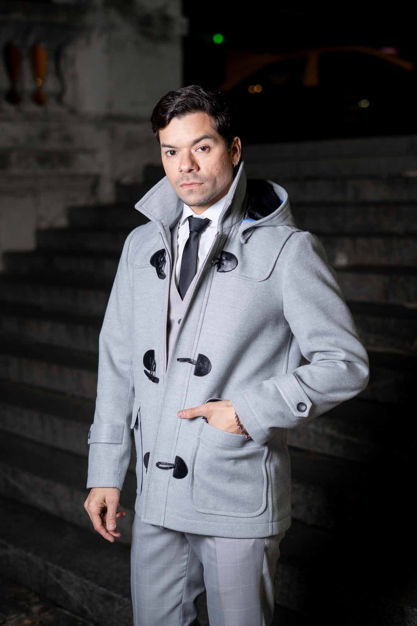 Tapado Montgomery para Hombre en Paño Gris Claro con Capucha Desmontable