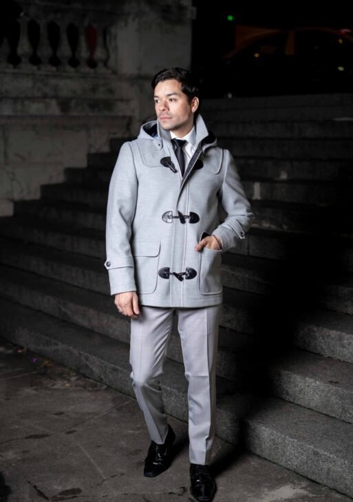 Tapado Montgomery para Hombre en Paño Gris Claro con Capucha Desmontable